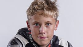 Der 14 jährige Niklas Kitzbichler konnte im Flattrack Bewerb gegenüber der starken Konkurrenz überzeugen und startet 2021 auf der Red Bull Erzbergrodeo KTM RC4R im Austrian Junior Cup um der nächste MotoGP von Österreich zu werden. 