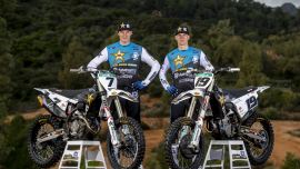 Thomas Kjer Olsen und Arminas Jasikonis von Rockstar Energy Husqvarna Factory Racing haben beide eine sehr positive, aber sehr unterschiedliche Wintervorbereitung auf die FIM Motocross-Weltmeisterschaft 2021 hinter sich. 