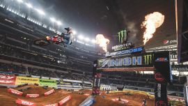 Justin Barcia hat sich mit einem zweiten Platz in Runde 10 in Arlington sein viertes Podiumsergebnis der Supercross-Saison 2021 gesichert.