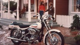 Mit der FX Super Glide schuf Harley-Davidson vor 50 Jahren das erste Factory-Custombike