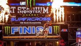 Cooper Webb gewinnt souverän in Texas und übernimmt die Führung in der Supercross 450SX-Meisterschaftswertung.