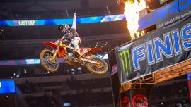 Cooper Webb holt sich den Texas-Triple mit seinem dritten aufeinanderfolgenden Sieg in Arlington. 