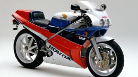 Schon im vergangenen Jahr konnte das HONDA Originalersatzteilprogramm „RC30 Forever“ erfolgreich in Japan eingeführt werden. Jetzt kommt es nach Europa.