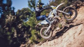 HUSQVARNA: Motorcycles präsentiert die Enduro-Modellpalette 2022