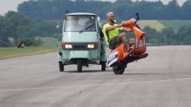 Spektakulärer Weltrekordversuch am Flugplatz in Hofkirchen /Traunkreis