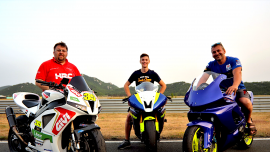 Motorräder waren schon immer unser Ding, der Keller war dann auch irgendwann voll mit diversem Moped Material, so haben wir dann alles auf die Rennstrecke verlagert, bis hin zum Austrian Junior Cup.