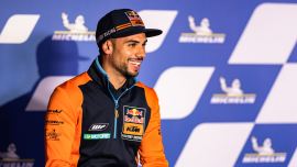 Der MotoGP Star Oliveira wird bei einem 24h Rennen mit einem KTM X-Bow GTX an den Start gehen.