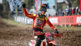 Die ISDE 2021, die in der Lombardei und im Piemont in Norditalien stattfanden, forderten weit über 600 Fahrer mit fünf Tagen trockener und staubiger Spezialtests heraus, gefolgt von den traditionellen Motocross-Rennen am letzten Tag. 