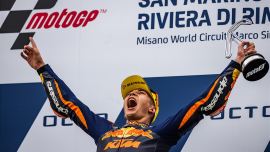 Beim Gran Premio Octo di San Marino e della Riviera di Rimini - Runde 14 der Saison - konnte die Moto2 von Red Bull KTM Ajo ihren zehnten Erfolg in der Kategorie in diesem Jahr feiern. Niccolo Antonelli wurde in der Moto3™ in Misano Vizemeister.