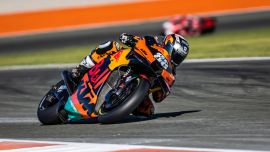 Versöhnliches Saisonfinale für Red Bull KTM Factory Racing beim letztem Saisonrennen und dem Rücktritt von Legende Valentino Rossi und Danilo Petrucci.