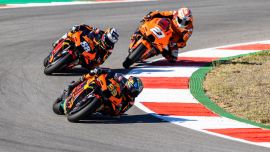 Brad Binder von Red Bull KTM Factory Racing machte fast zehn Positionen gut, um beim Grande Prémio Brembo do Algarve auf dem Algarve International Circuit in Portugal in die Top Ten der MotoGP-Klasse zu fahren.