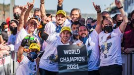 Während das Red Bull KTM Ajo-Duo in die letzten Rennen der Saison geht und um die WM-Führung kämpft, war es für das Team ein spannender Abschluss des Jahres 2021. 