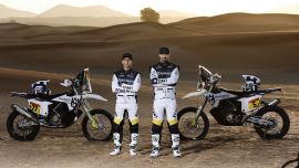 Luciano Benavides und Skyler Howes werden Husqvarna Factory Racing beim härtesten Off-Road-Motorradrennen der Welt - der Rallye Dakar - vertreten.
