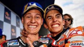 Fabio Quartararo wünscht Marquez alles Gute, warnt aber: "Ich habe die Absicht, den Titel zu verteidigen". Und er sagt: "Der einzige Fahrer, der eine gewisse Wirkung von Ehrfurcht hat, wenn ich ihn sehe, ist Valentino Rossi".