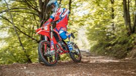 Im Rahmen der Enduro-Europameisterschaft 2022 wird eine neue Trophäe eingeführt, die ausschließlich der 50 CC gewidmet ist.