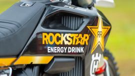Husqvarna Motorcycles freut sich, eine Verlängerung der erfolgreichen Partnerschaft mit Rockstar Energy Drink für die Jahre 2022 und 2023 bekannt zu geben.