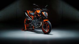 Die KTM 890 DUKE GP ist ein kompaktes, perfekt abgestimmtes und leistungsstarkes Motorrad für Fahrer, die gerne auf schnellen Landstraßen unterwegs sind.