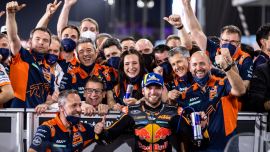 Brad Binder von Red Bull KTM Factory Racing fuhr am Sonntagabend nach 22 Runden auf dem Lusail International Circuit auf einen hervorragenden zweiten Platz.
