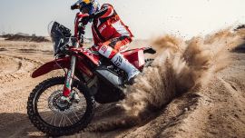 Nachdem er bei der härtesten Rallye der Welt mit seinem sensationellen Sieg bei der Rallye Dakar 2022 einen bleibenden Eindruck hinterlassen hat, kehrt Sam Sunderland bei der zweiten Runde der FIM Rallye-Raid Weltmeisterschaft, der Abu Dhabi Desert Challenge, hinter den Lenker seiner GASGAS RC 450F zurück.