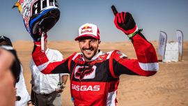 Mit einer beeindruckenden fahrerischen Leistung auf der fünften und letzten Etappe der Abu Dhabi Desert Challenge 2022 hat Sam Sunderland die Veranstaltung mit Stil gewonnen!