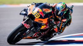 Die MotoGP kehrte zum ersten Mal seit 2019 auf den flachen und schnellen Termas de Rio Hondo Circuit im Westen Argentiniens zurück und Brad Binder von Red Bull KTM Factory Racing war der schnellste Qualifikationsfahrer auf KTM.