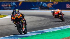 Binder und Miguel Oliveira kämpfen sich in Jerez trotz eines Hinterreifenproblems durch weite Teile des Feldes und erreichen die Plätze 10 und 12