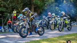 Die österreichische Staatsmeisterschaft im Supermoto gastierte vergangenes Wochenende zum zweiten Mal im Jahr 2022 im wunderschönen Pisek, CZ.