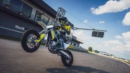 Die FS 450 wurde entwickelt, um eine herausragende Supermoto-Performance zu bieten.