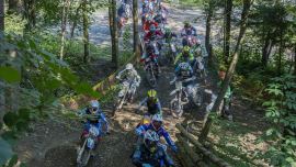 Die Spannung steigt: Bevor die Gesamtsieger der Family Enduro 2022 gefeiert werden, stehen noch zwei Events zu Buche.