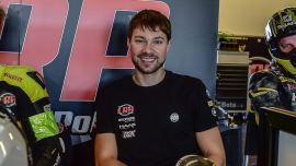 Nachdem die beiden IDM-Superbike-Stammpiloten Julian Puffe und Toni Finsterbusch weiterhin an ihren Verletzungen laborieren, wurde für das Finale zunächst Stefan Kerschbaumer verpflichtet. 