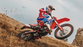 Der Herbst ist da, und wie üblich präsentiert Betamotor die neuen RR Racing MY 2023, um das Herz aller Enduro-Fans einmal mehr höher schlagen zu lassen!