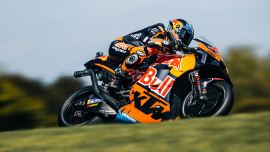 Die spektakuläre Streckenführung und das herausfordernde Klima von Phillip Island hießen die MotoGP zum ersten Mal seit 2019 wieder willkommen und Brad Binder von Red Bull KTM Factory Racing war der schnellste KTM RC16-Pilot, da der Südafrikaner sich als 16. in Australien qualifizierte.