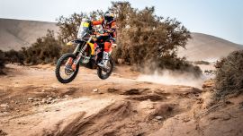 Kevin Benavides von Red Bull KTM Factory Racing lieferte am zweiten Tag der Rallye du Maroc 2022 eine herausragende Leistung ab.