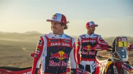 Nachdem GASGAS Factory Racing die offizielle Unterstützung von Red Bull für die Saison 2023 erhalten hat, sind unsere Rallye-Helden Sam Sunderland und Daniel Sanders bereit, die Rallye Dakar 2023 in Angriff zu nehmen! 