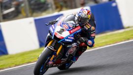 Toprak Razgatlıoğlu und sein Teamkollege Andrea Locatelli beendeten ihre Saison 2022 in der FIM Superbike-Weltmeisterschaft mit einem Podium und drei Top-Fünf-Platzierungen am letzten Renntag auf dem Phillip Island Grand Prix Circuit in Australien.