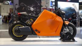 Auf der EICMA 2022 ist auch ein chinesisches Start-up-Unternehmen vertreten, das sich in der Welt der Sportmotorräder etablieren will.