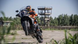 Mit der KTM 1290 SUPER ADVENTURE S haben Motorradfahrer die Möglichkeit über die bisherigen Grenzen hinauszugehen.