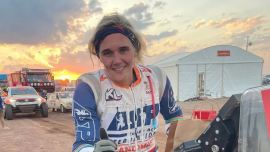 Damen bei der Dakar? Natürlich! Kirsten hat 2020 gefinisht und ist 2023 auch tüchtig unterwegs!