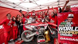 Da er sich nie auf seinen Lorbeeren ausruht, hat Andrea Verona von GASGAS Factory Racing beschlossen, 2023 in der hart umkämpften Enduro2-Klasse anzutreten, um seinen EnduroGP-Weltmeistertitel zu verteidigen.