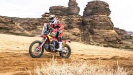 In der dritten Etappe der Rallye Dakar hat Daniel Sanders von Red Bull GASGAS Factory Racing den Etappensieg bei der Rallye 2023 errungen und die vorläufige Führung in der Gesamtwertung übernommen! 