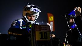 Skyler Howes von Husqvarna Factory Racing hat heute bei der Rallye Dakar erneut eine außergewöhnliche Leistung abgeliefert und belegte auf der vierten Etappe den dritten Platz.