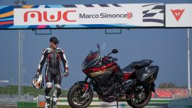 Bis ans Limit: Jeremy McWilliams stellt den Bridgestone T32 auf der Misano MotoGP-Strecke auf die Probe!