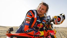 Toby Price von Red Bull KTM Factory Racing startete mit einer starken Leistung in die Abu Dhabi Desert Challenge 2023 und wurde Fünfter auf der ersten Etappe.