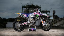 Yamaha Motor Europe freut sich, den Beginn einer einjährigen Feier anlässlich des 50. Jahrestages des Weltmeisterschaftssiegs der YZ bekannt zu geben.