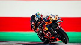 KTM landet mit Brad Binder bei einem spannenden Rennen vor tobenden KTM Fans auf dem sensationellem 2. Platz.