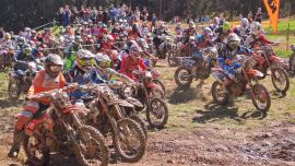 Der große Family Enduro Saisonabschluss bringt ein beeindruckendes Enduro-Ambiente.