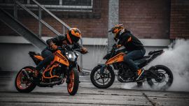 KTM läutet das Modelljahr 2024 mit einer Reihe neuer 1-Zylinder-Modelle der DUKE ein.