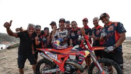 Manuel Lettenbichler von Red Bull KTM Factory Racing hat mit seinem dominanten Sieg bei den Red Bull Outliers in Kanada vier von vier Rennen der diesjährigen FIM Hard Enduro Weltmeisterschaft gewonnen.