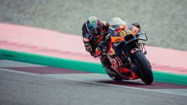 Der erste Grand Prix von Indien wird Red Bull KTM Factory Racing und seiner wachsenden Fangemeinde im Land in guter Erinnerung bleiben, denn Brad Binder sorgte auf dem Buddh International Circuit für eine packende und temporeiche Show.