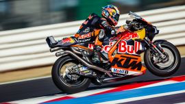 Verbesserungen für die MotoGP 2023 und ein Ausblick auf die KTM RC16 Rennmaschine 2024 standen heute in Misano auf dem Plan, wo Red Bull KTM Factory Racing seine Arbeit, Konzentration und Präsenz in San Marino fortsetzte.